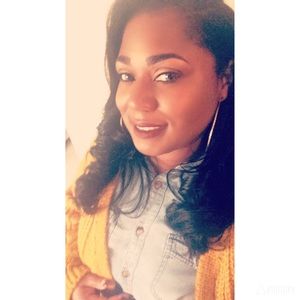 Meet your Posher, Latoya